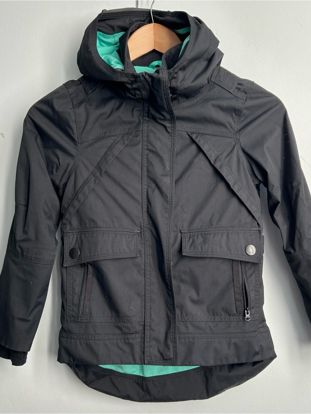 IVIVVA by LULULEMON girls size 4 rain jacket